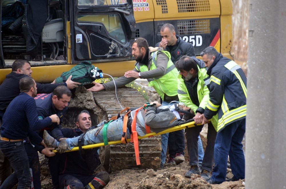 İşçi göçük altında kaldı, şantiye çalışanları gazetecilere saldırdı