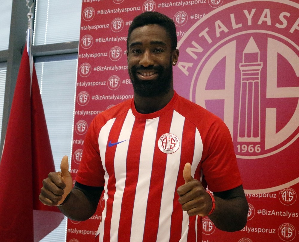 Johan Djourou’ya çizmeden talip var