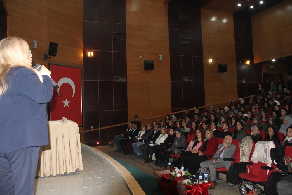 Hakkari’de ‘kadın ve toplum’ semineri