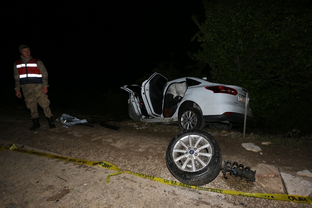 Anne ile oğlu trafik kazasında hayatını kaybetti