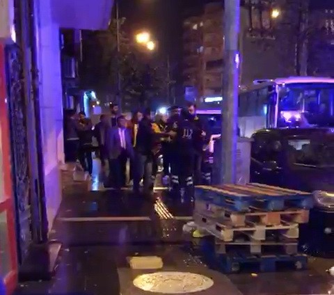 Vakaya giden ambulansın yolu kesildi