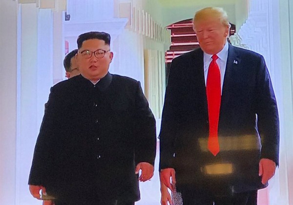 Trump ve Kim, Singapur’da buluştu