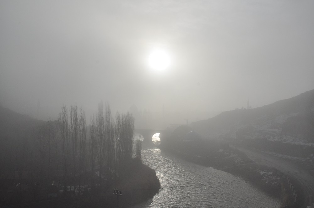 Kars Kalesi sis arasında kayboldu