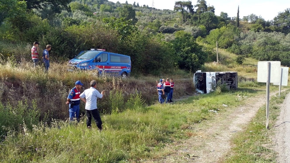 İşçi servisi şarampole yuvarlandı: 9 yaralı