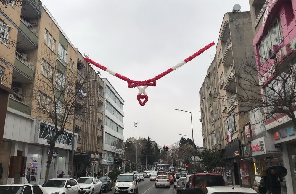 Esnaf 14 Şubat Sevgililer Gününü hazırlanıyor