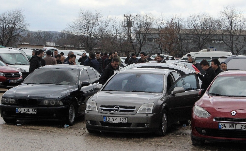 (Özel Haber) İkinci el oto pazarında bahar şenliği erken başladı