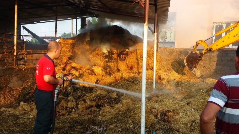 Adana’da saman deposunda yangın