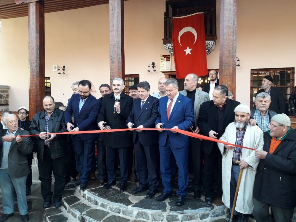 250 yıllık tarihi Paşa Camii ibadete açıldı