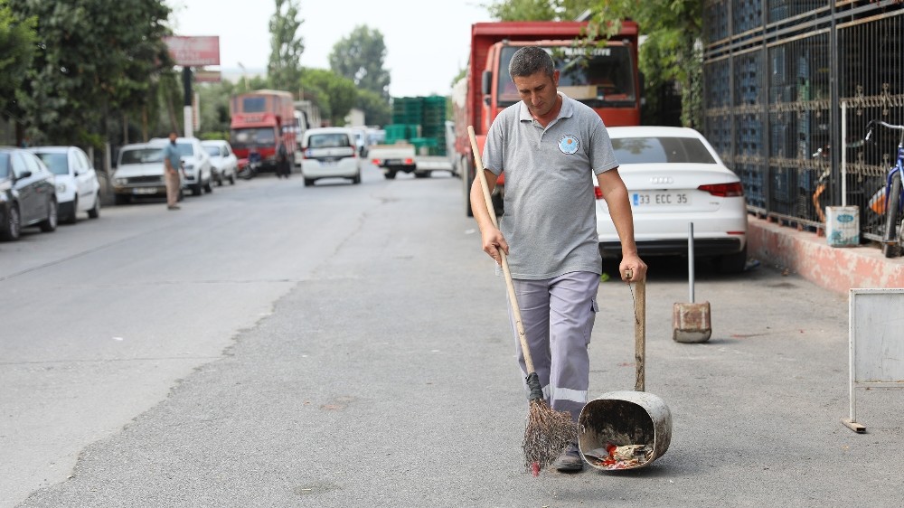 Belediye temizlik işçisinden örnek davranış