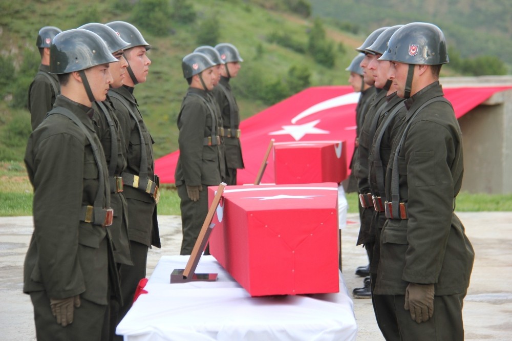 Şehit güvenlik korucular için Şemdinli’de tören düzenlendi