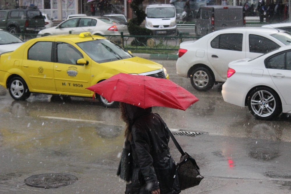 Bursa’da sabah şiddetli lodos, akşam yağmur
