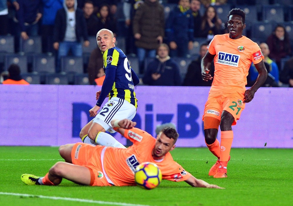 Spor Toto Süper Lig: Fenerbahçe: 2 - Aytemiz Alanyaspor: 0 (İlk yarı sonucu)