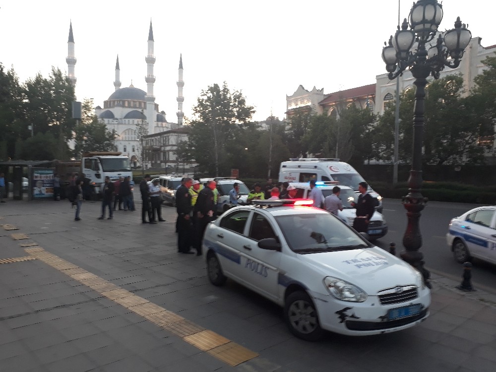 Başkent’te polisle saldırganlar arasında arbede: 3 yaralı