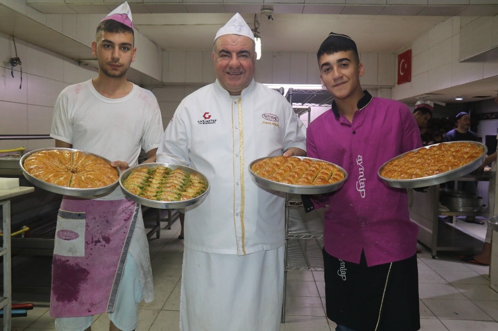 Gaziantep’te baklavacılar zam yapmamak için direniyor