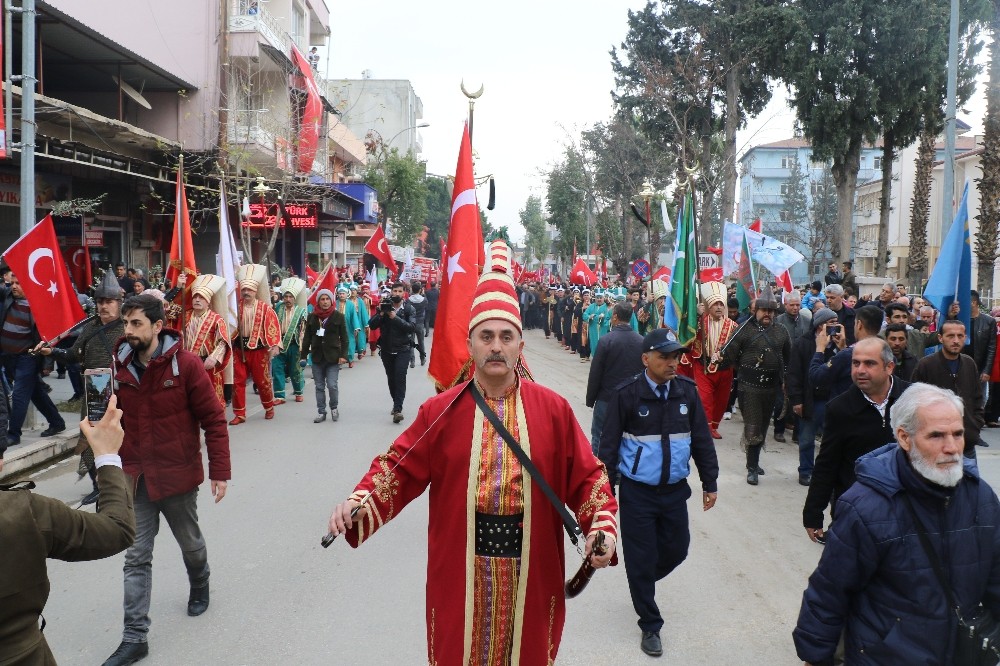 Sınırın sıfır noktasında, Mehmetçiğe destek için mehteranlı yürüyüş