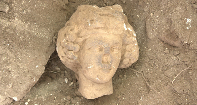 Antik Kentte Dionysos'un Heykel Başı Bulundu
