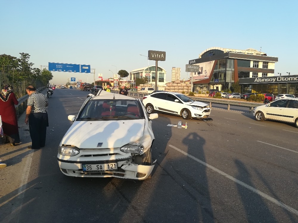 Kocaeli’de arızalanan otomobil kazaya sebep oldu: 1 yaralı