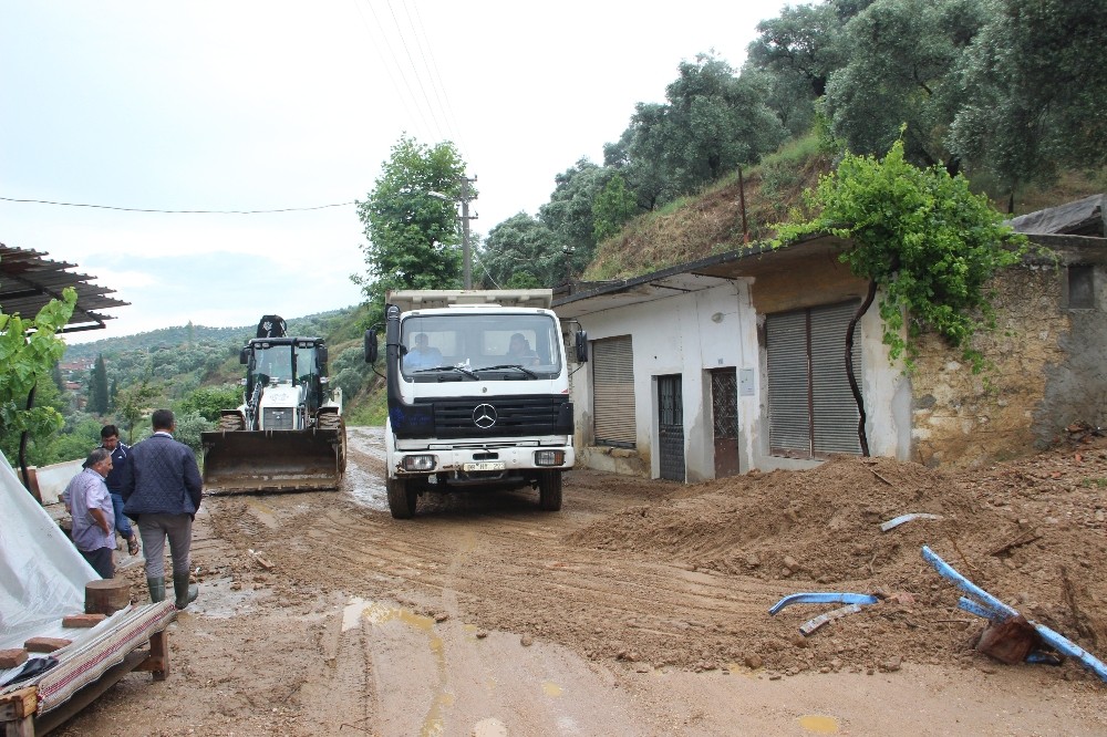 Aydın’ı sel vurdu, Köşk-Ödemiş yolu kapandı