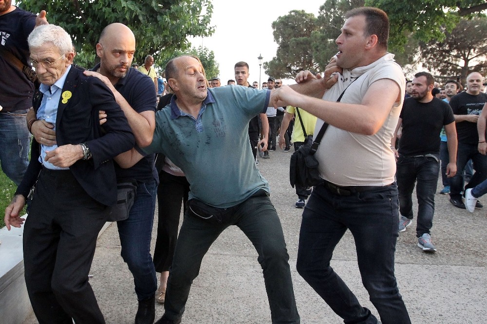 Selanik Belediye Başkanı Boutaris’e darp