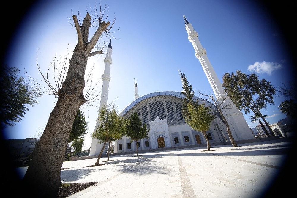 Müze Cami ibadete hazır