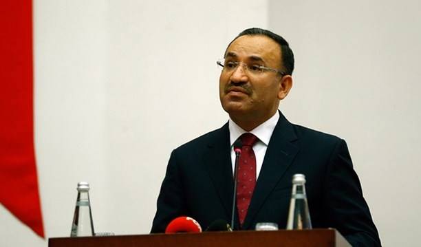 Bekir Bozdağ'dan taşeron açıklaması: 'Yasa çıkmadan ara verilmeyecek'