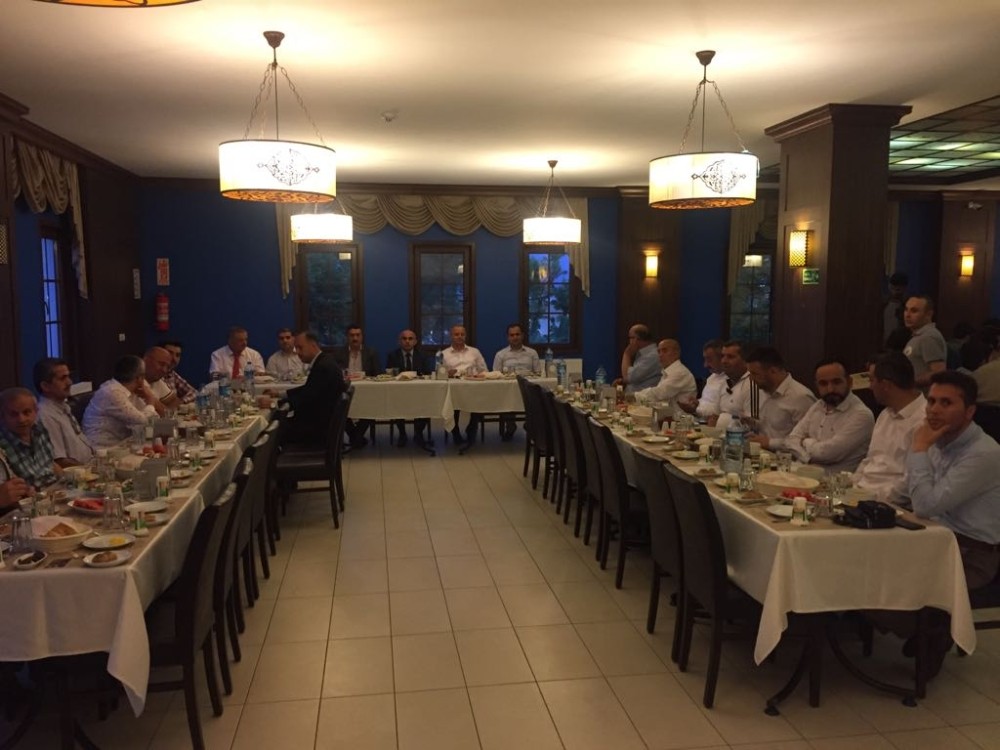 Yeniceliler Eğitim Kültür ve Yardımlaşma Derneği üyeleri iftarda bir araya geldi