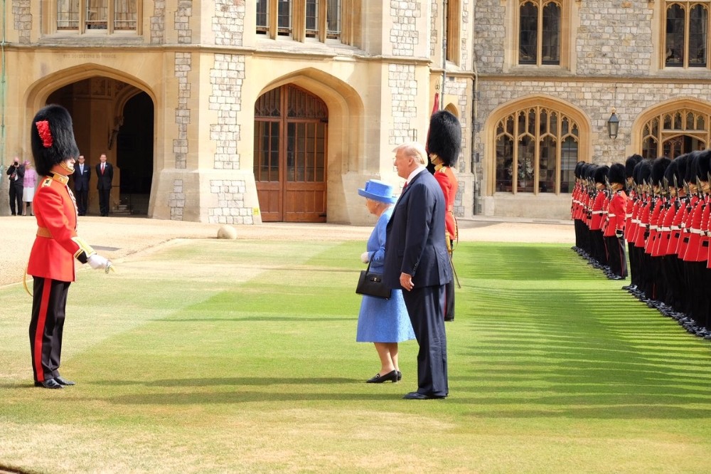 ABD Başkanı Trump, Kraliçe Elizabeth ile bir araya geldi