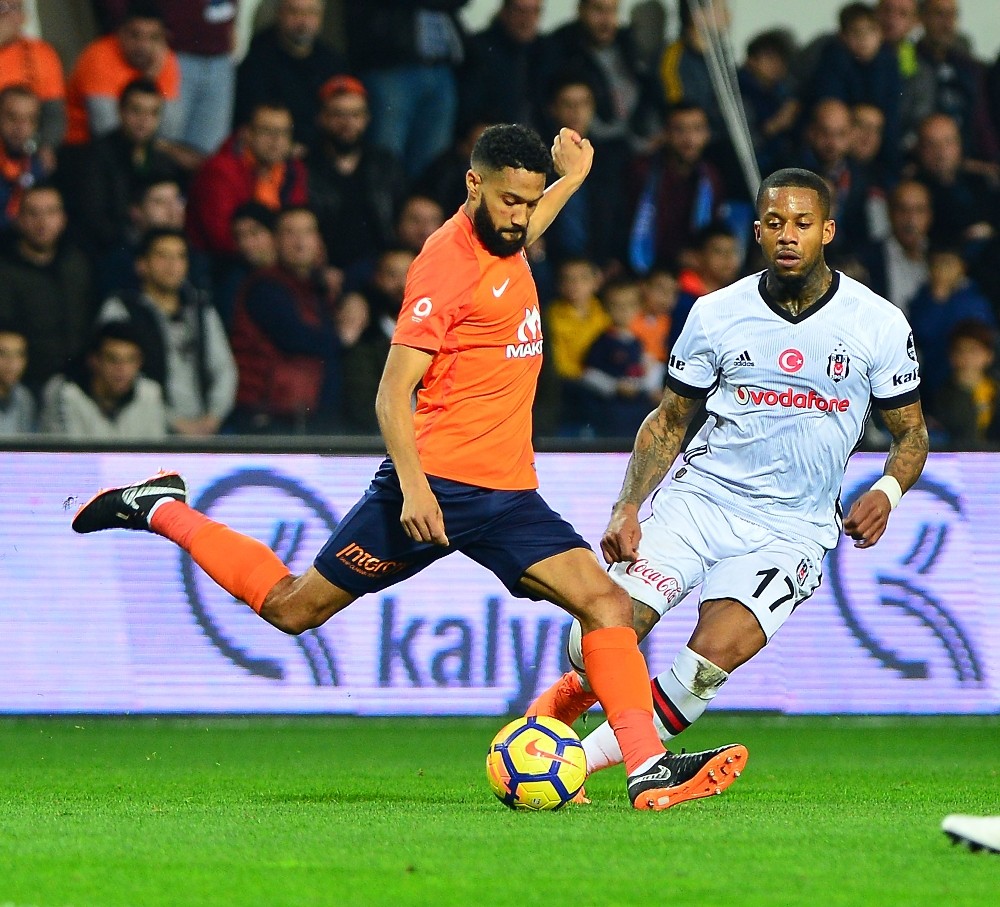 Spor Toto Süper Lig: Medipol Başakşehir: 1 - Beşiktaş: 0 (İlk yarı)