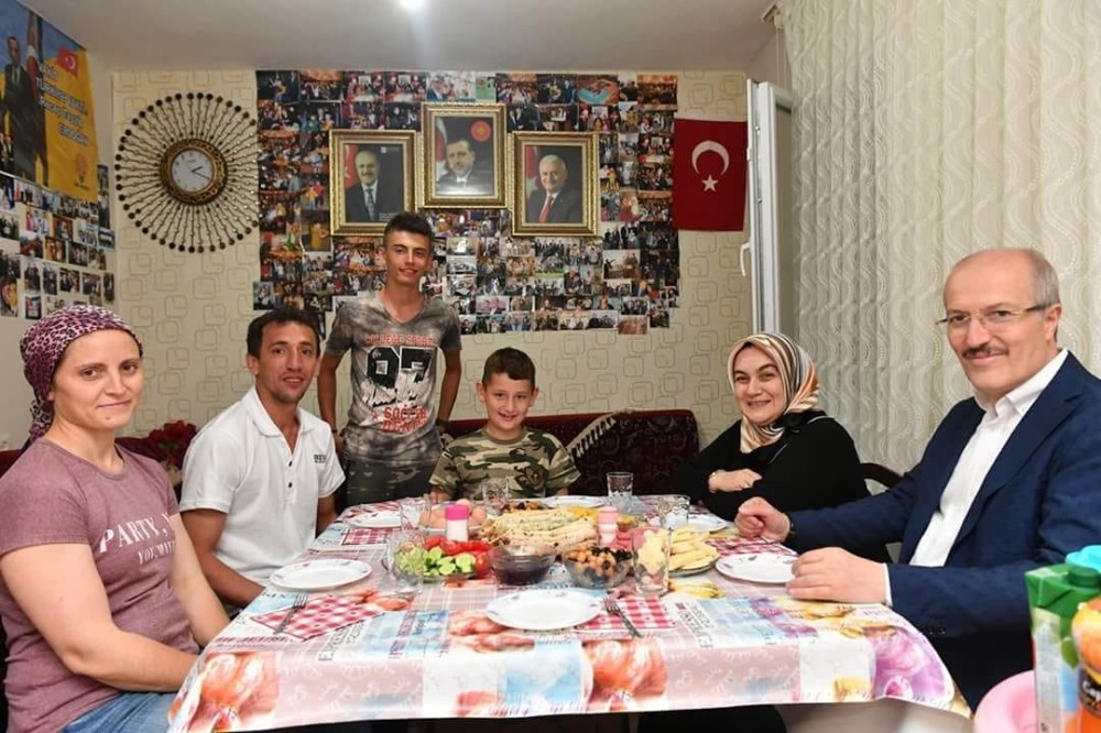 Başkan Kafaoğlu’ndan otizmli Arda’ya sahur ziyareti