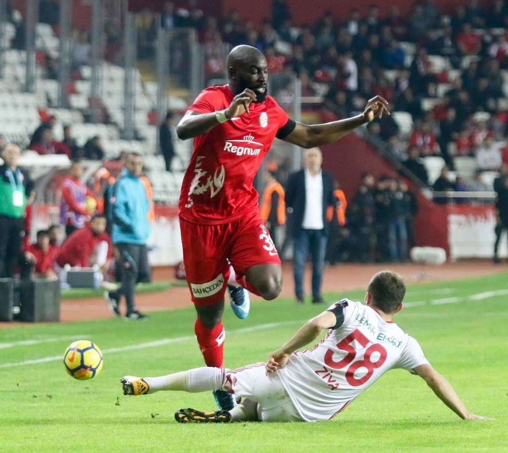 Süper Lig: Antalyaspor: 1 - Demir Grup Sivasspor: 4 (Maç sonucu)