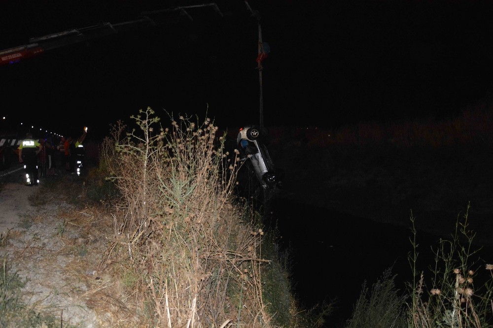 Muğla’da otomobil su kanalına devrildi; 5 yaralı