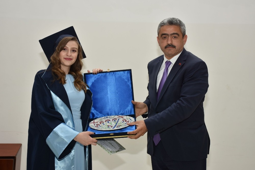 Okul birincisi diplomasını Başkan Alıcık’tan aldı