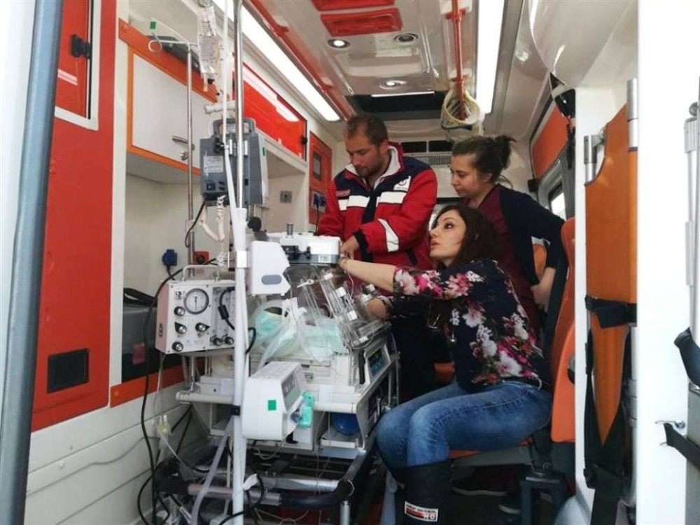 Hava ambulans Çelik bebek için uçtu