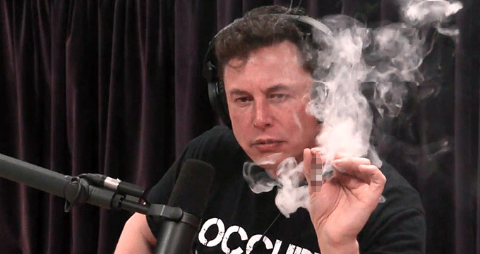 Elon Musk Canlı Yayında Esrar İçti