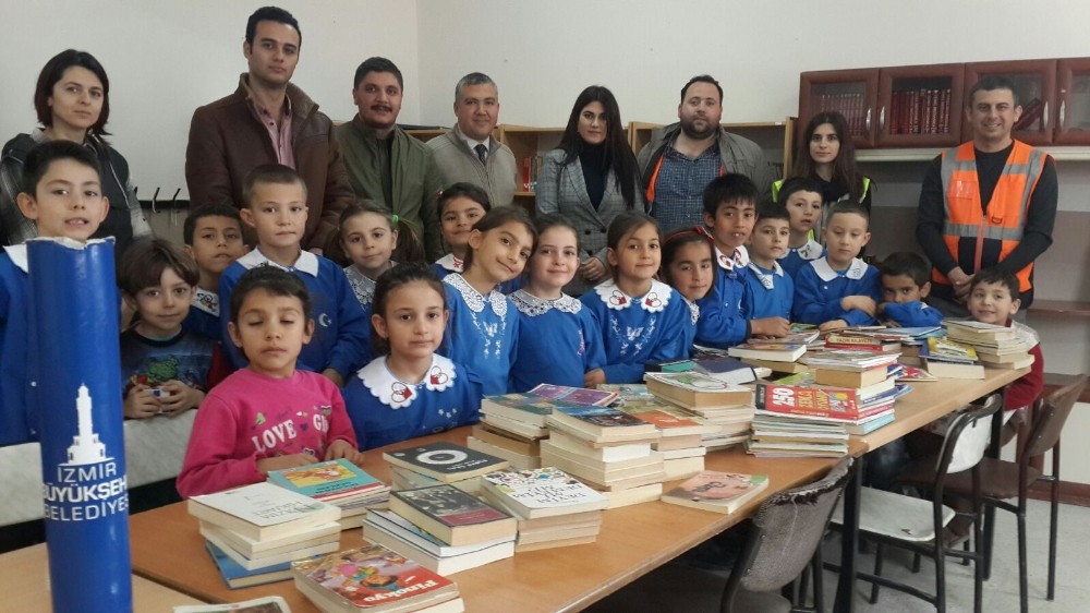Büyükşehir çalışanlarından köy okuluna kitap desteği