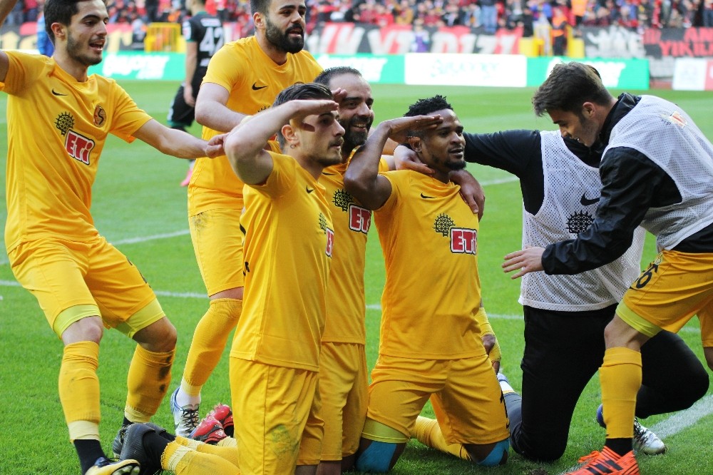 Spor Toto 1. Lig: Eskişehirspor: 3 - Akın Çorap Giresunspor: 1
