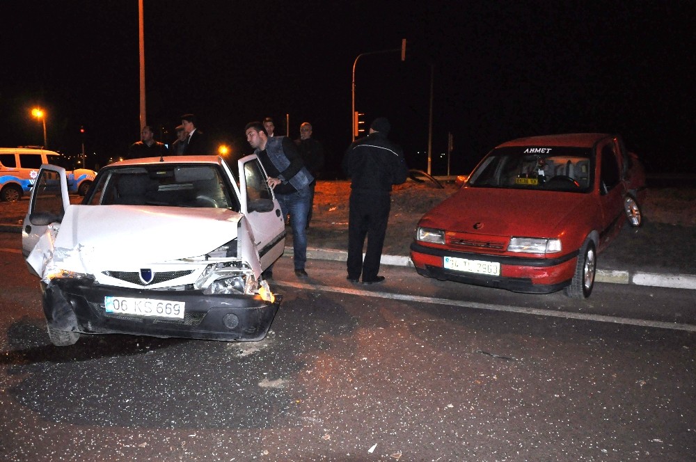Sivas’ta iki otomobil çarpıştı: 7 yaralı