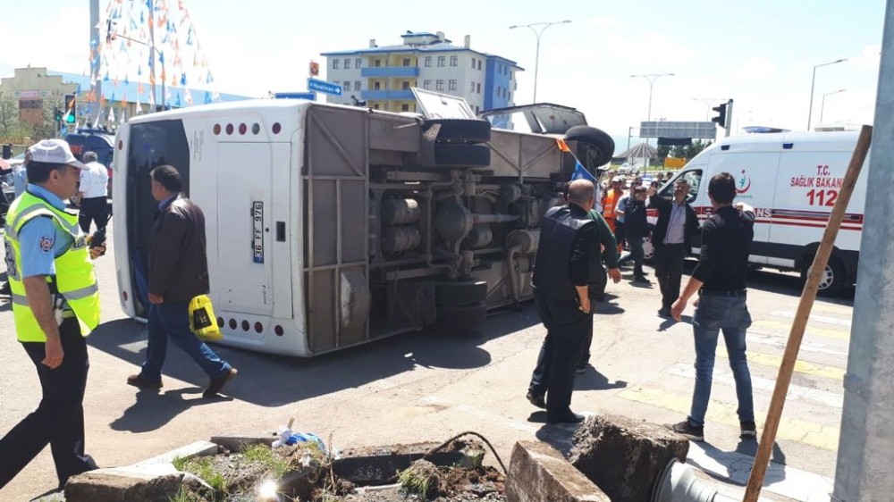 Kars’ta askeri araç ile polis aracı çarpıştı: 18 yaralı