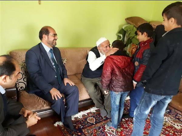 Hakkari'de Kur'an Kursu Öğrencileri Yaşlıları Ziyaret Etti