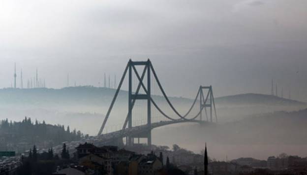 İstanbul Boğazı’nda sis etkili oluyor