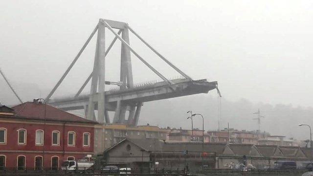 İtalya'da Köprü Çöktü, Onlarca Kişi Hayatını Kaybetti