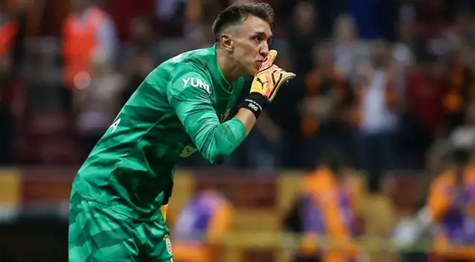 Muslera'nın Veda Gecesi: Galatasaray'ın Kalbi Durdu, Bir Efsane Gidiyor