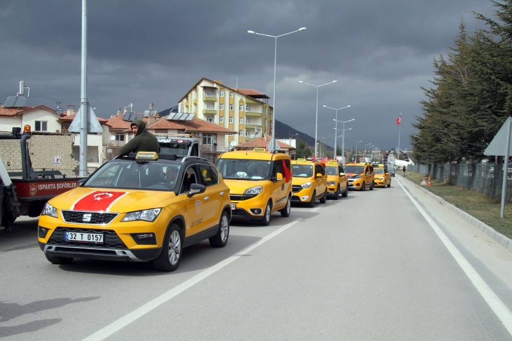 Binlerce kişi Afrin’deki Mehmetçiğe destek için konvoya katıldı