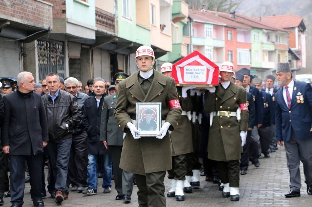 Kore gazisi askeri törenle son yolculuğuna uğurlandı