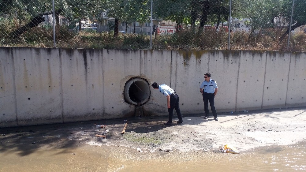 Esenyurt’ta polisten kaçan hırsız kanalizasyon borusuna saklandı
