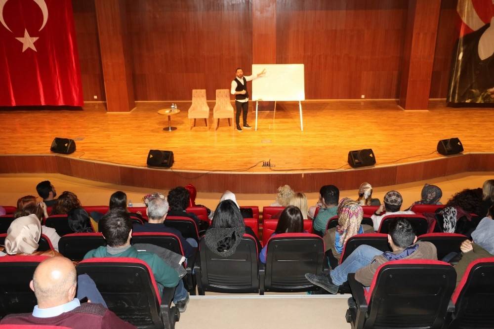 Diyarbakır’da liderlik ve yönetim becerileri semineri düzenlendi