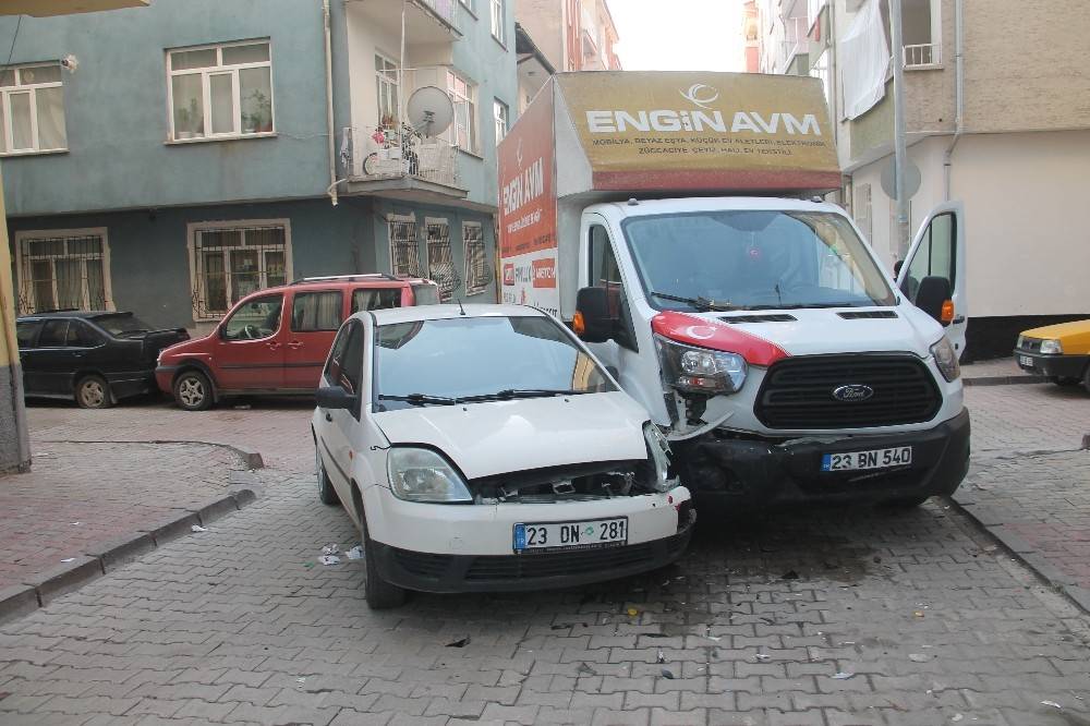 Elazığ’da trafik kazası:2 yaralı