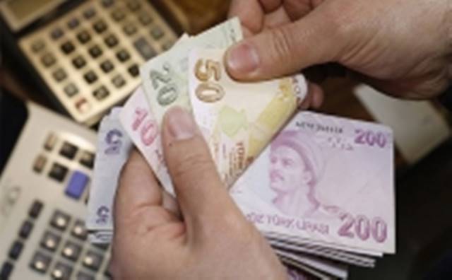 2017 asgari ücret ne kadar olacak? Patronlar '0' zam istiyor, işçiler 1600 lira...