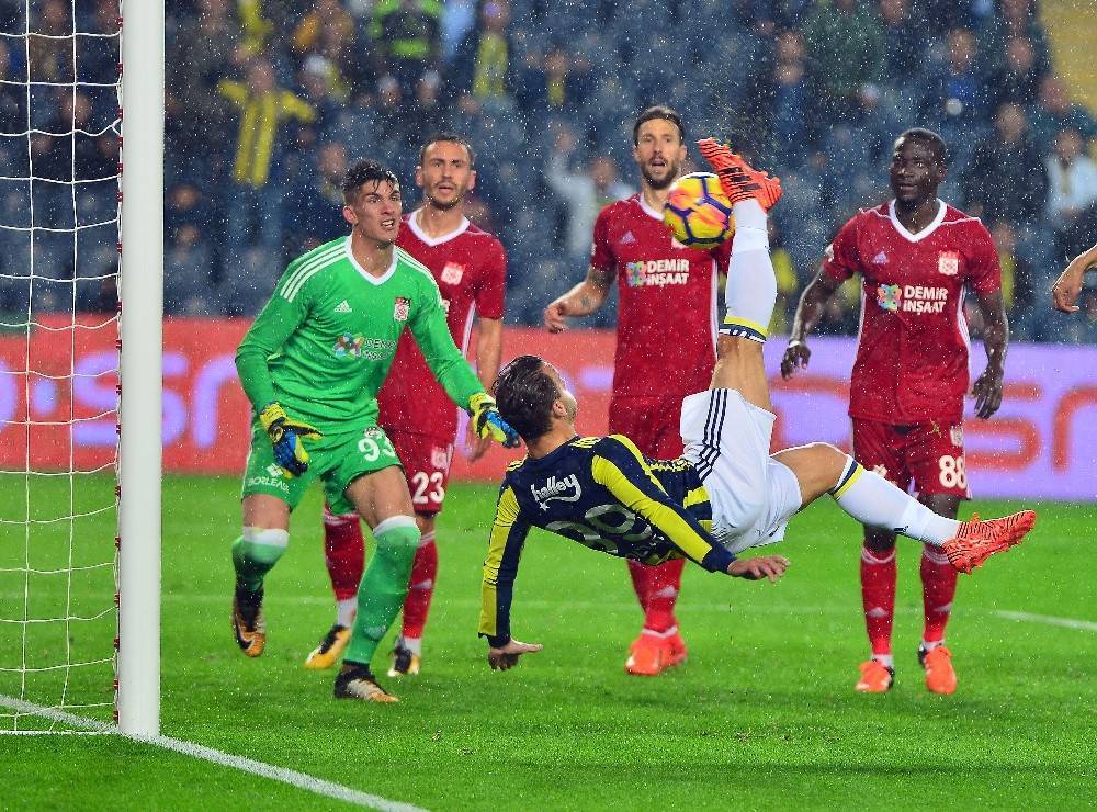 Soldado’dan 4 yıl sonra hat-trick