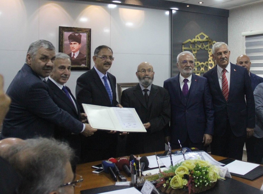 Hayırsever Osman Ulubaş’ın yaptıracağı okulun protokolü Bakan Özhaseki’nin katıldığı tören ile imzalandı